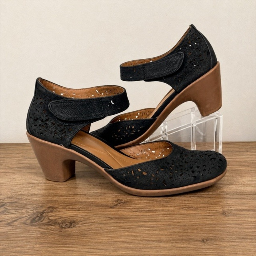 Easy Spirit Cindie Mary Janes Black Leather Laser-Cut Ankle Strap Pumps Size 5